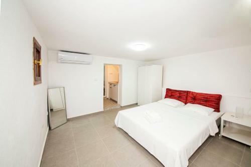 Invigorating Villa With Balcony, Terrace And Backyard In Bodrum