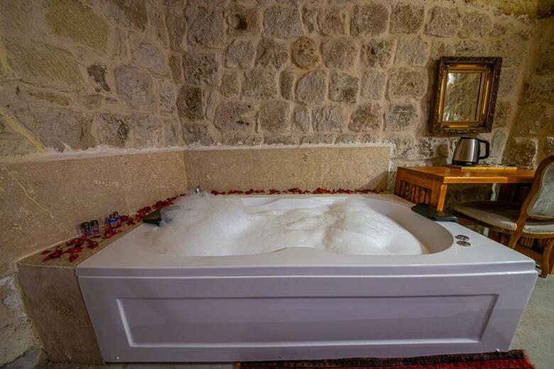 Hotel Kapalos Cave Suites