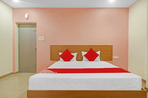 Oyo 89644 Hotel R Square