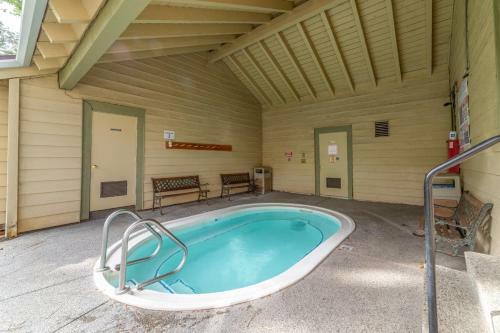 #527 Spacious Condo With Stunning Views