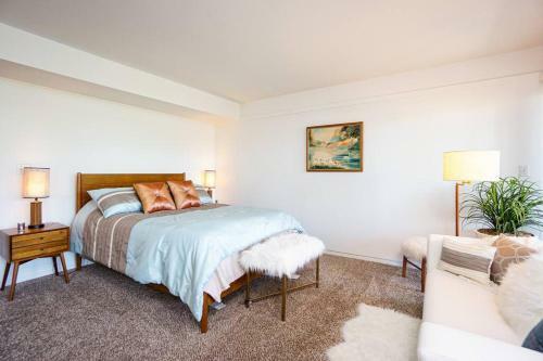 Mid-century Modern Desert Escape