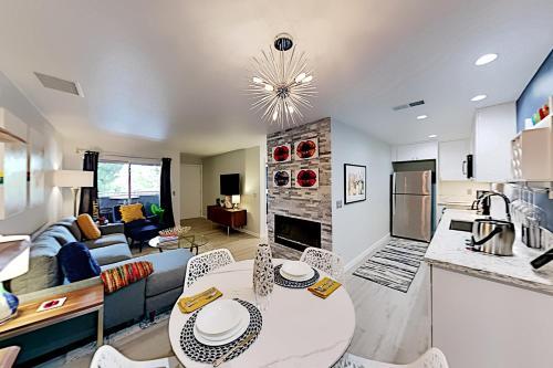 Palm Springs Villa Unit 205