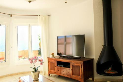 Fabulous 3-bed House 8kms From Javea