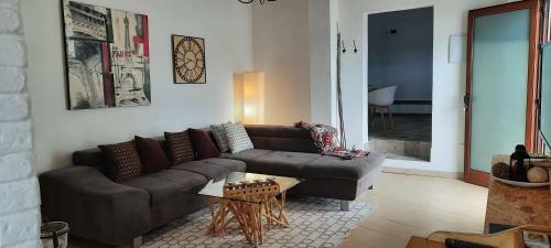 Casa H�ctor, Piscina Salada Y Climatizada