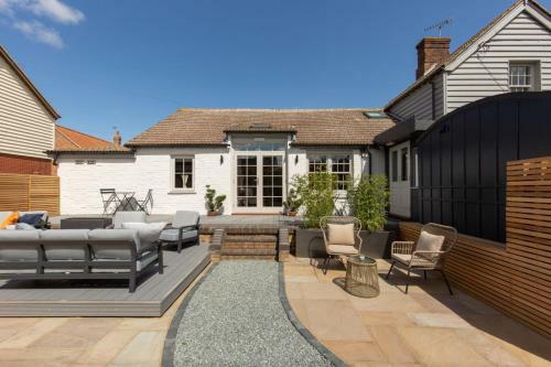 The Railway Hotel By Barefoot Retreats