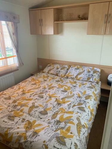 Meadow Lakes - Caravan By The Sea