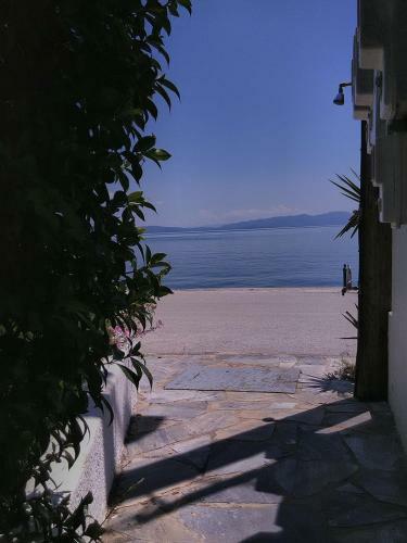 Garden House By The Sea
