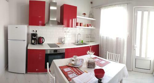 Sunday Apartment Chania 2b