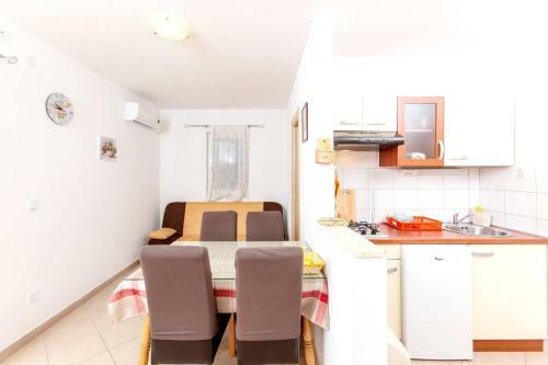 Apartments Komarac 250m Away From The Beach