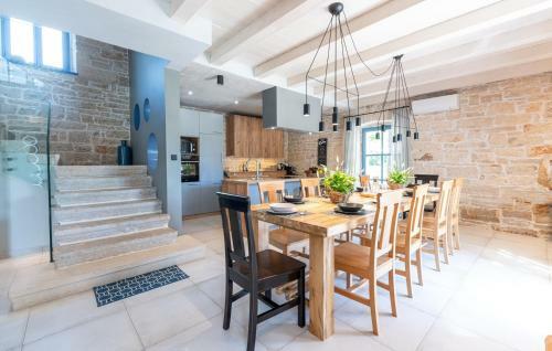Villa Pi With Heated Pool