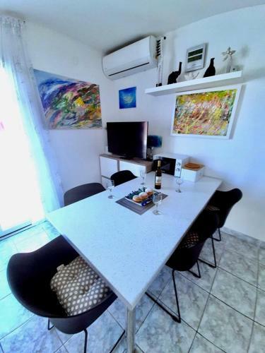 Lada Apartman
