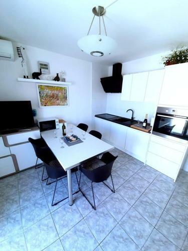 Lada Apartman