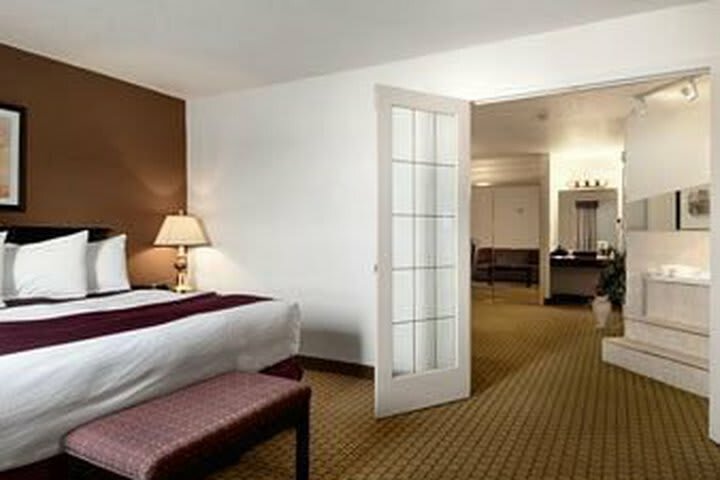 Hotel Ramada Inn & Suites Red Deer