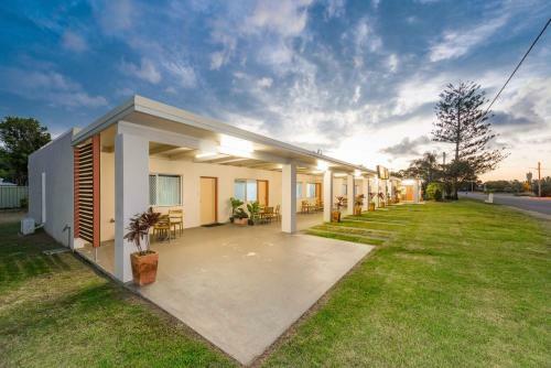 Moore Park Beach Motel