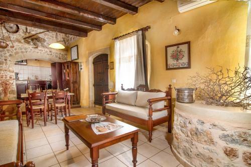 Aparthotel Samonas Traditional Settlement