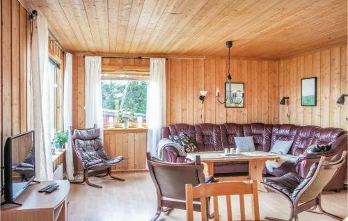 Three-bedroom Holiday Home In Sjusjoen