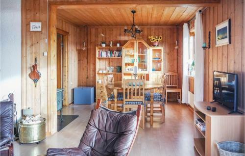 Three-bedroom Holiday Home In Sjusjoen