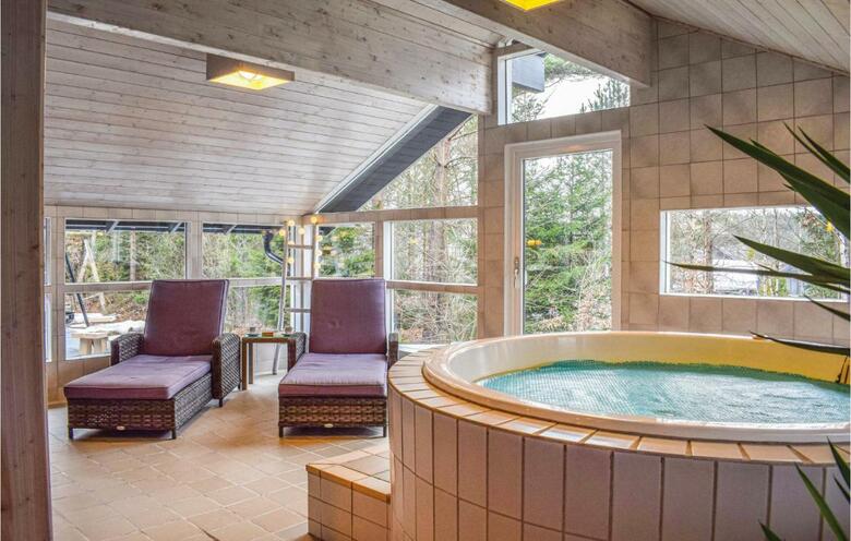 Four-bedroom Holiday Home In Sondeled