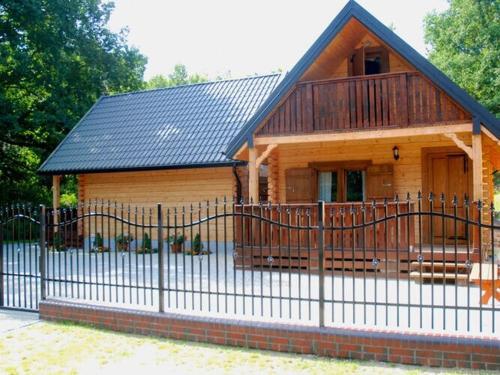 Holiday Homes, Jaros Awiec