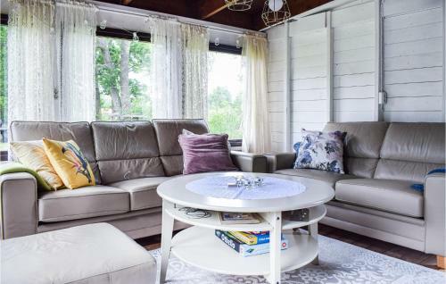 Stunning Home In L�ttorp With Wifi