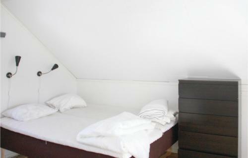Nice Home In L�ttorp With Wifi And 2 Bedrooms