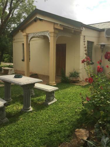 Hostal Schoon Guest House