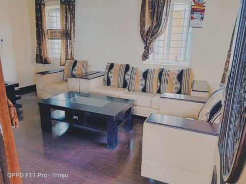 A1 Home Stay And Cottages