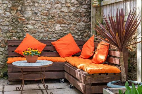 The Friary Newly Available -15 Mins Walk To Beach