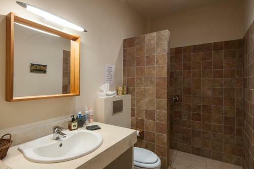 Phaedrus Living: Seaview Luxury Villa Geranium