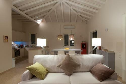 Phaedrus Living: Seaview Luxury Villa Chrysanthemum