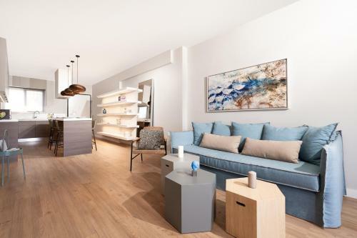 Blue Avra Apartment (Near The Beach)