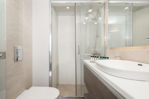 Blue Avra Apartment (Near The Beach)