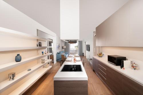 Blue Avra Apartment (Near The Beach)