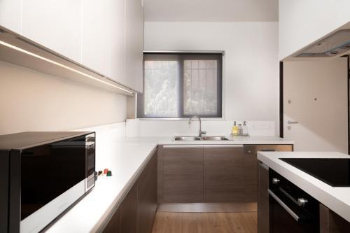 Blue Avra Apartment (Near The Beach)