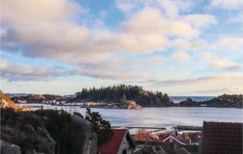 Five-bedroom Holiday Home In Lindesnes