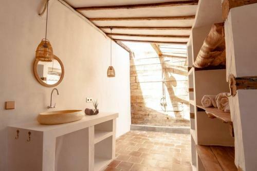 Unique Villa In Canggu With Big Garden And Pool