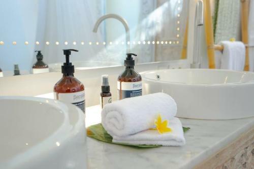 Fully-serviced 2 Bedroom Luxury Villa
