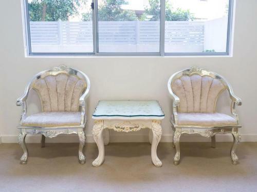 Comfy One Bedroom Apartment With Free Parking