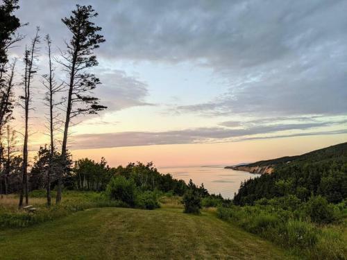 Oceanfront Cliffside Cottage - Cabot Coast