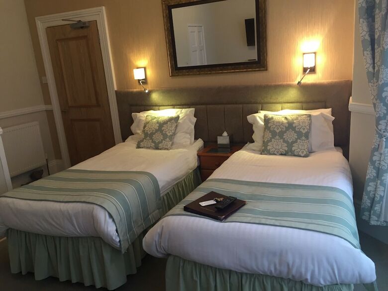 Bed & Breakfast Edgcumbe Guest House