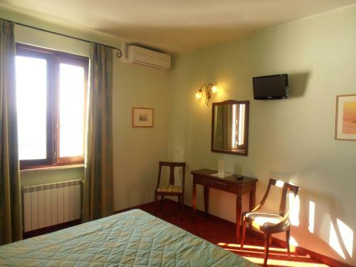 Hotel Garn� Bartabel