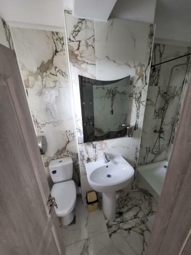 Hotel Damar Costine?ti