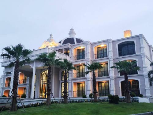 Grand Lord Hotel & Resident