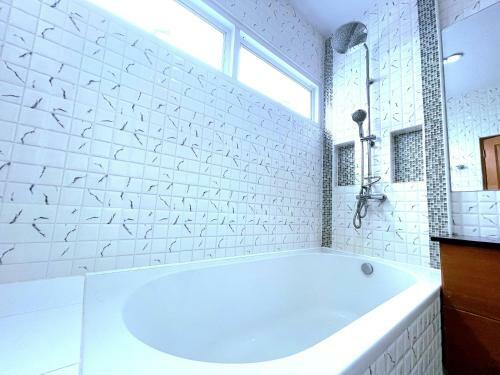 The Uni Pool Villa 1