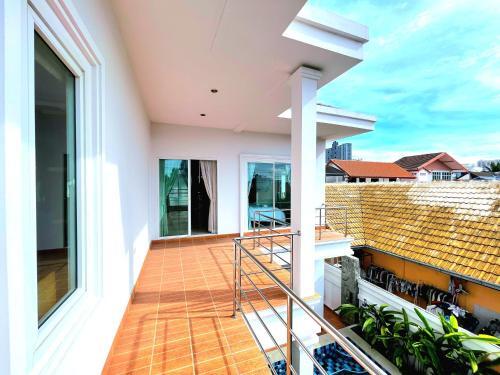 The Uni Pool Villa 1