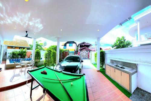 The Uni Pool Villa 1