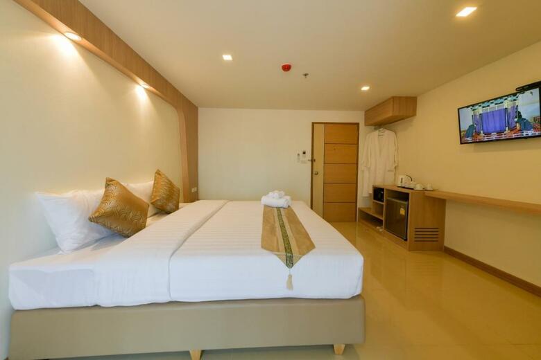 Hotel Iris Palace