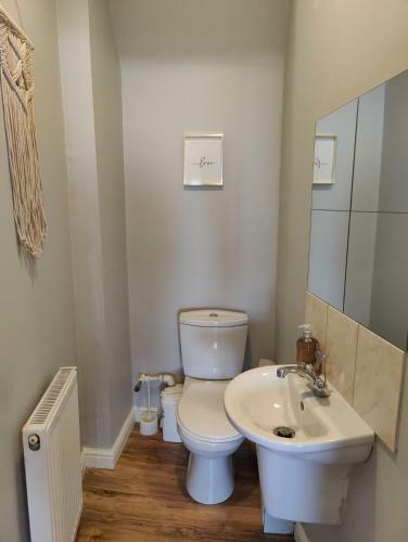 New Fabulous 2bd Maisonette Dunfermline, Fife