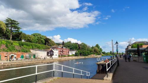 Charming Quayside Apartment In Exeter, Devon