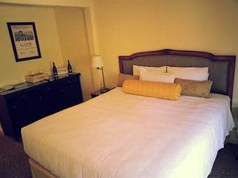 Posada The Vendange Carmel Inn & Suites